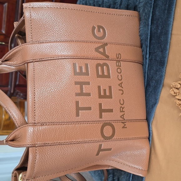 Awesome marc Jacob's the totebag. - Picture 3 of 10